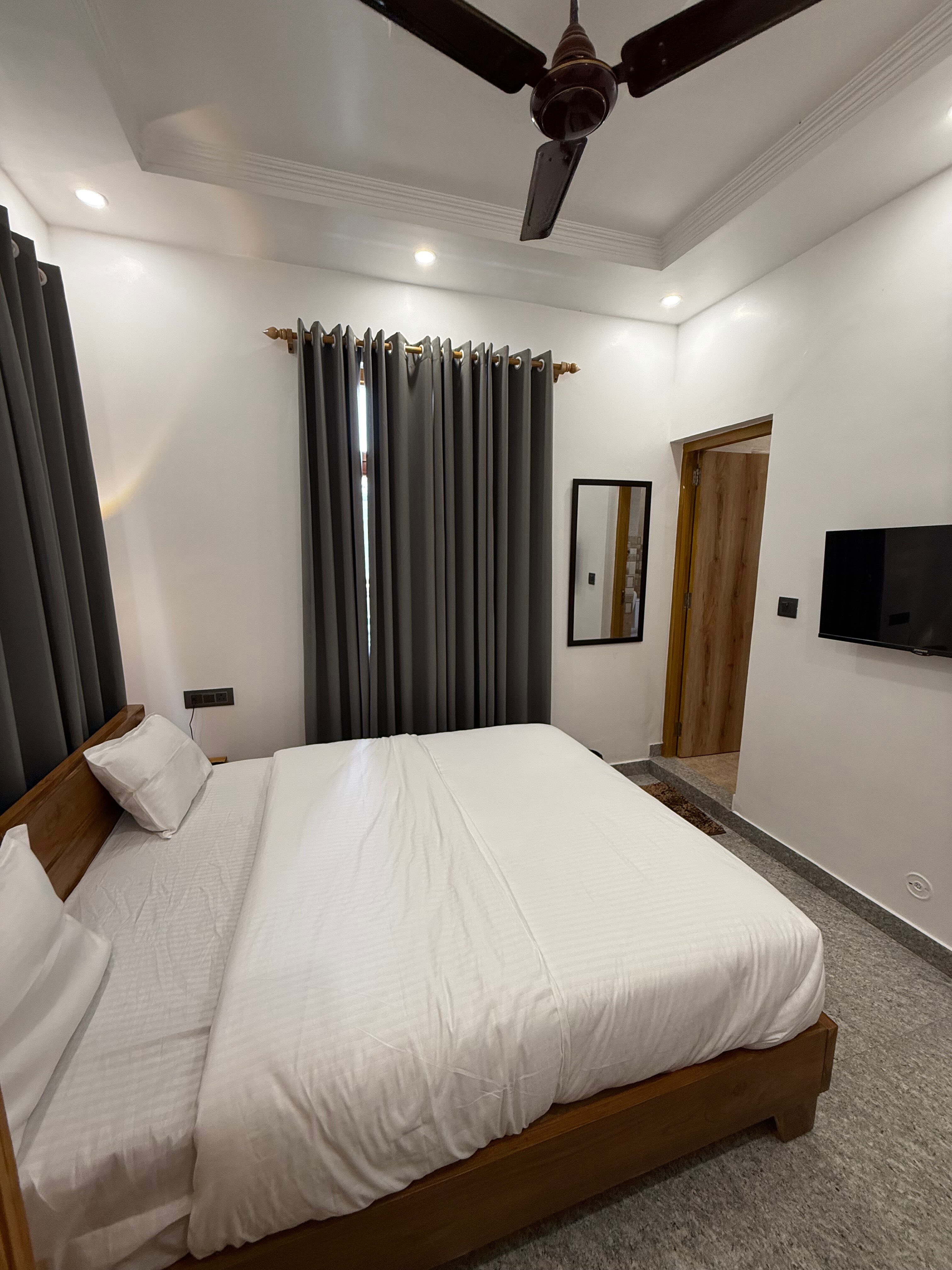 The Para View Homestay - Tap to explore photos