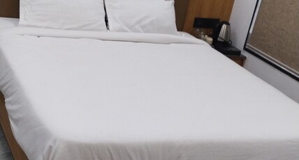 Hotel Dwarkesh homely stay Room Type - Deluxe dubble room