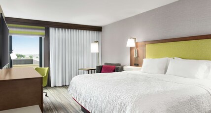 Hampton Inn by Hilton Milwaukee/Brookfield Room Type - KING STANDARD-NON SMOKING