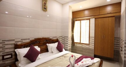 HOTEL GREEN PALACE Room Type - 3 BHK King Suite with Balcony