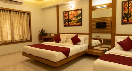 Hotel Palacious Room Type - Deluxe Triple Bed Ac