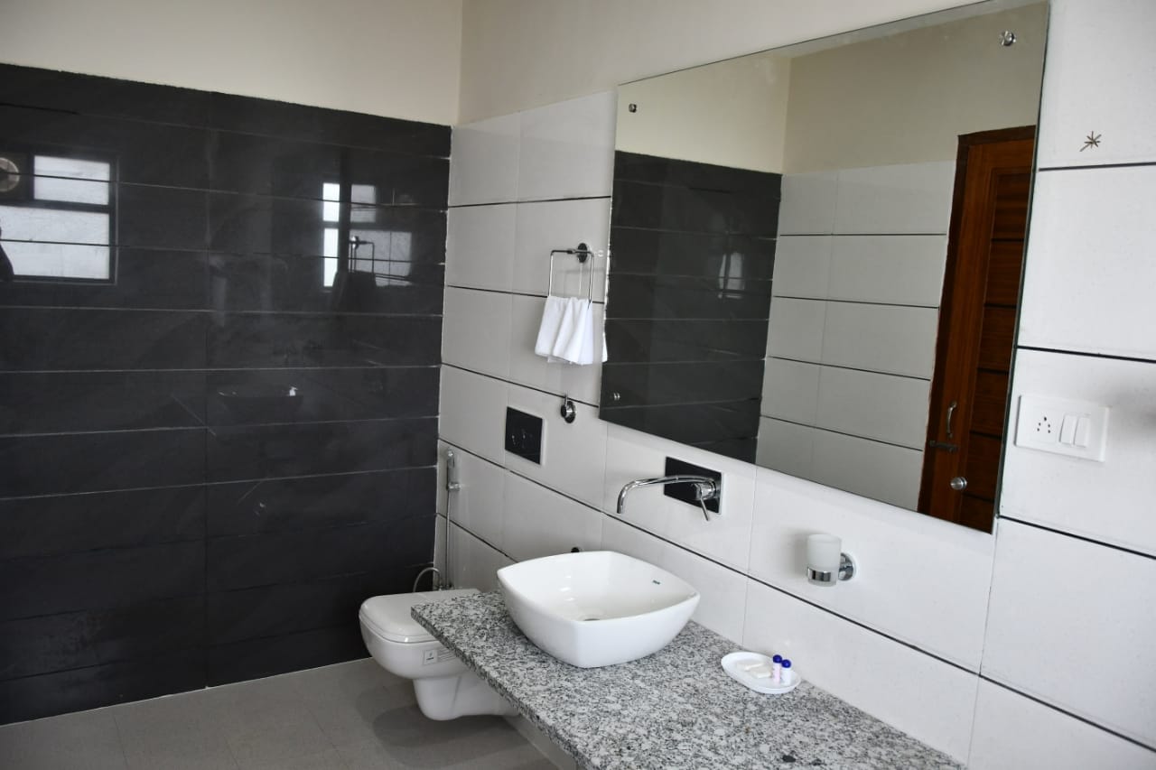 Hotel Flyers Paradise - Tap to explore photos