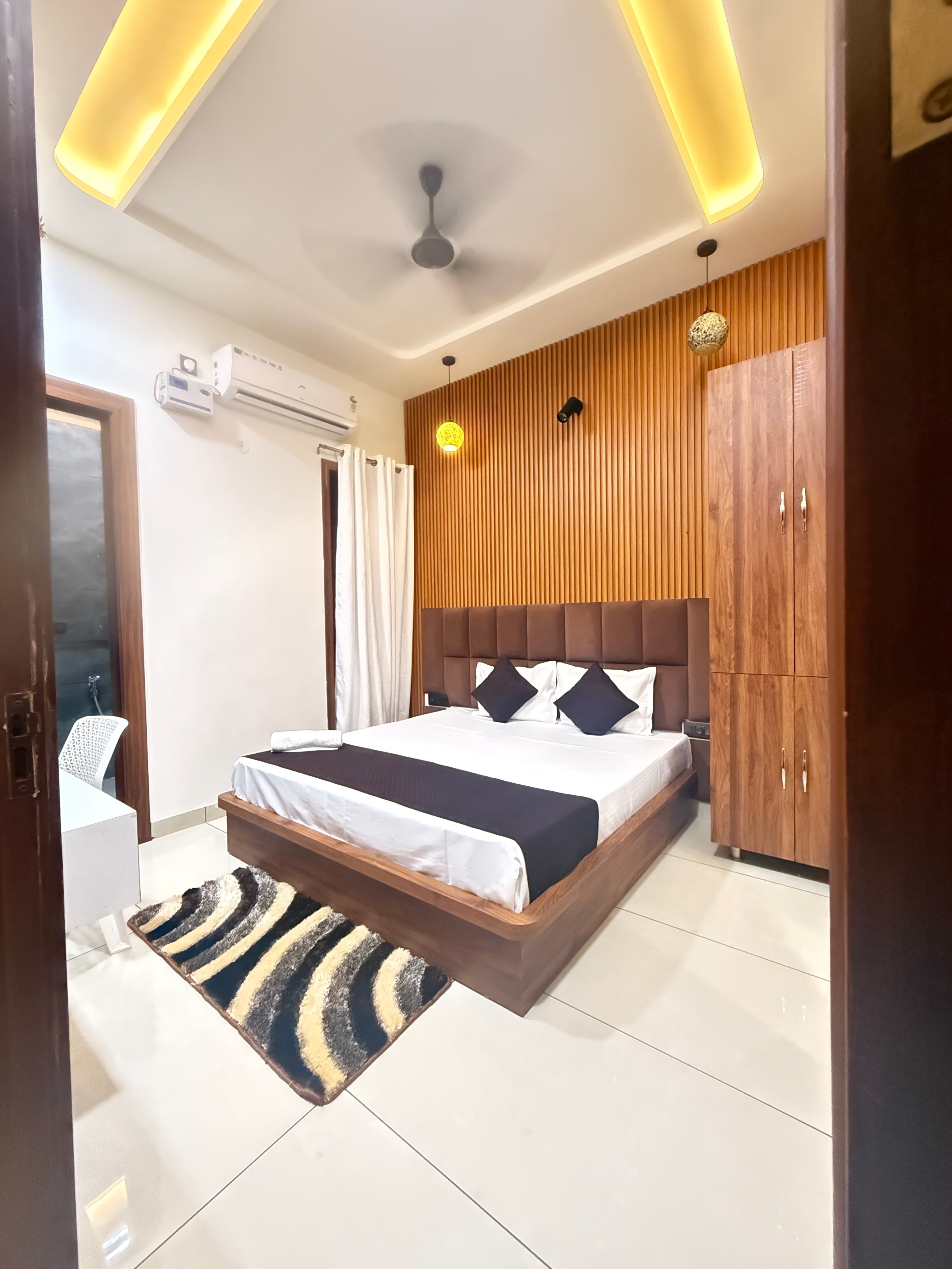 Hotel Mango Tree - Tap to explore photos