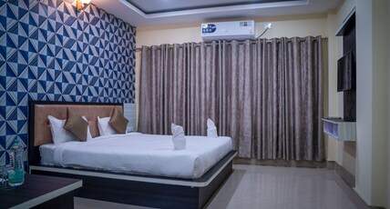 THE FOUR SEASON Room Type - Deluxe King Room
