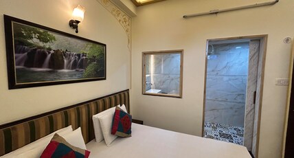 Max Guesthouse Room Type - Standard Double Room with Aircon