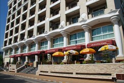 Metro Point Hotel
