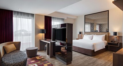 Mercure Padang Room Type - Junior Suite with 1 King Size Bed