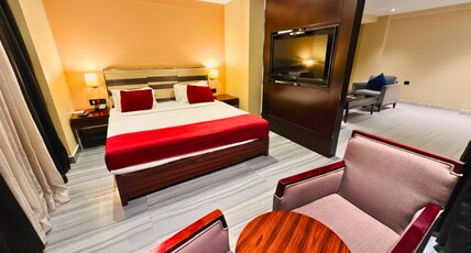 Chinmaye Inn Room Type - Deluxe Suite With Drawing Hall And Bathtub