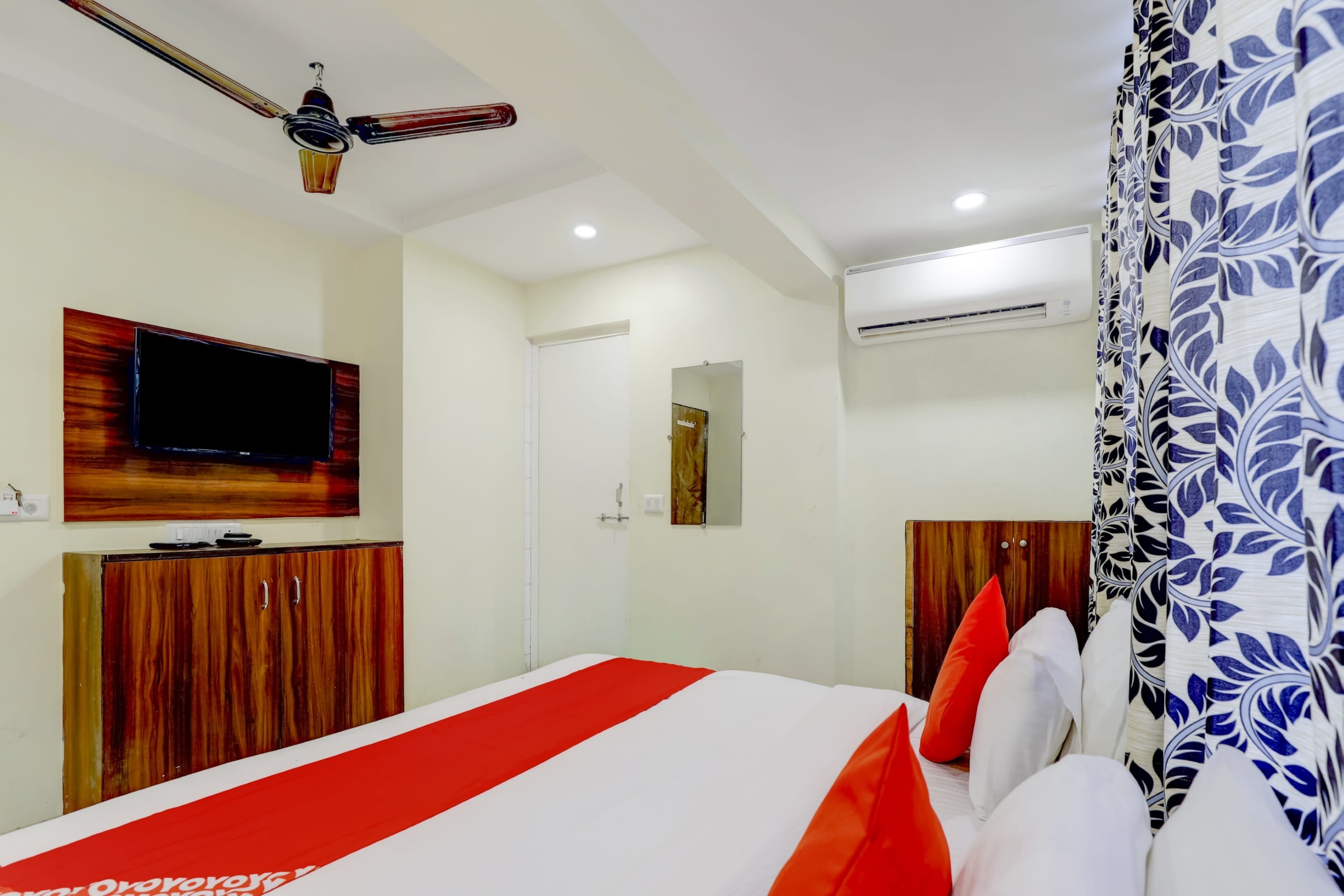 Hotel O Savera - Tap to explore photos