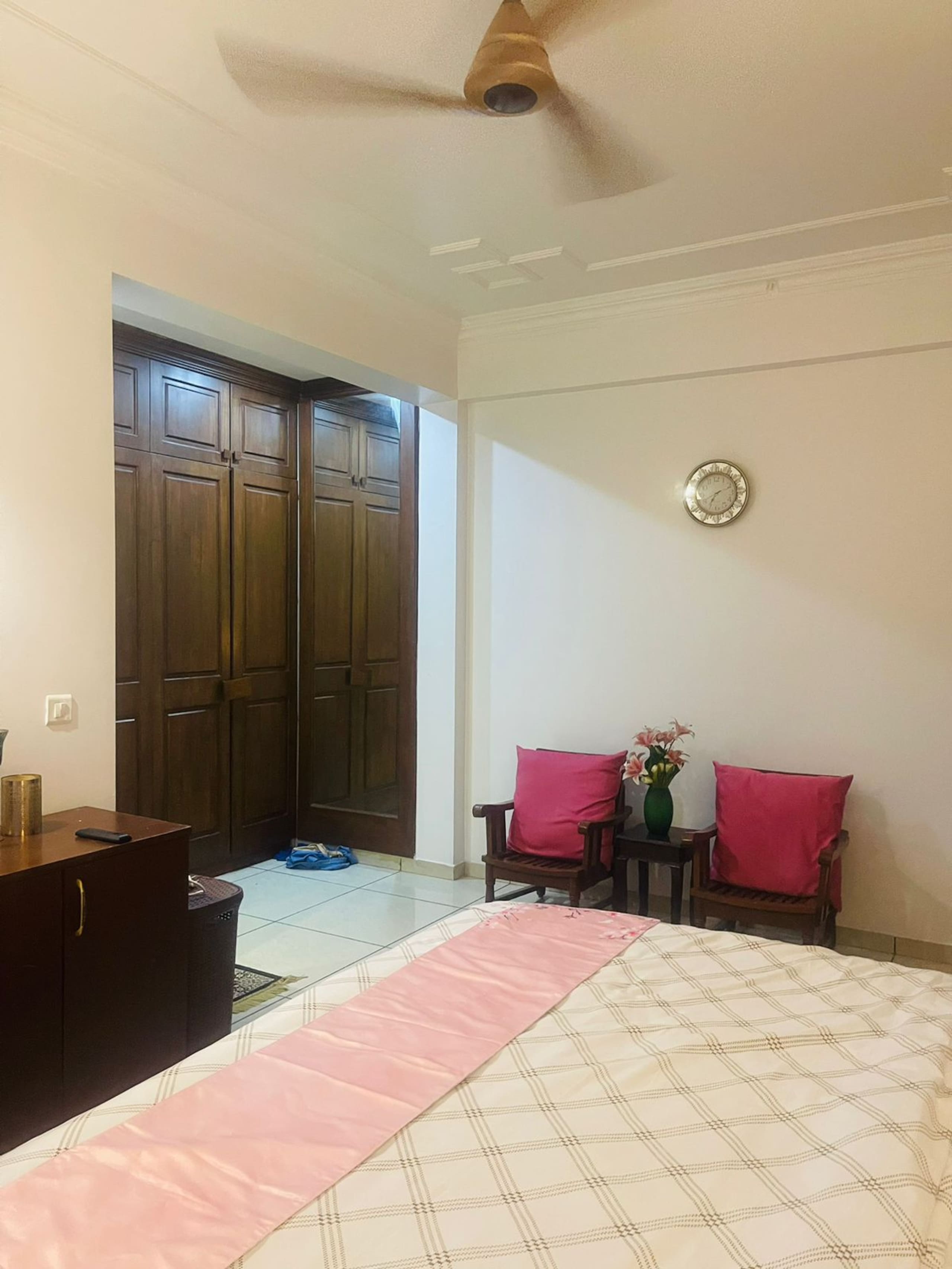 Private Suite room Near Advant Business Park Noida - Tap to explore photos