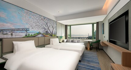 Holiday Inn Wuhan Riverside, an IHG Hotel Room Type - 2 Twin Premium River view High Floor Holiday Inn Wuhan Riverside, an IHG Hotel Room Type - 2 Twin Premium River view High Floor