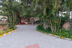 A Lakshmi Farm Party Pool Wifi Kitchen 7 Room