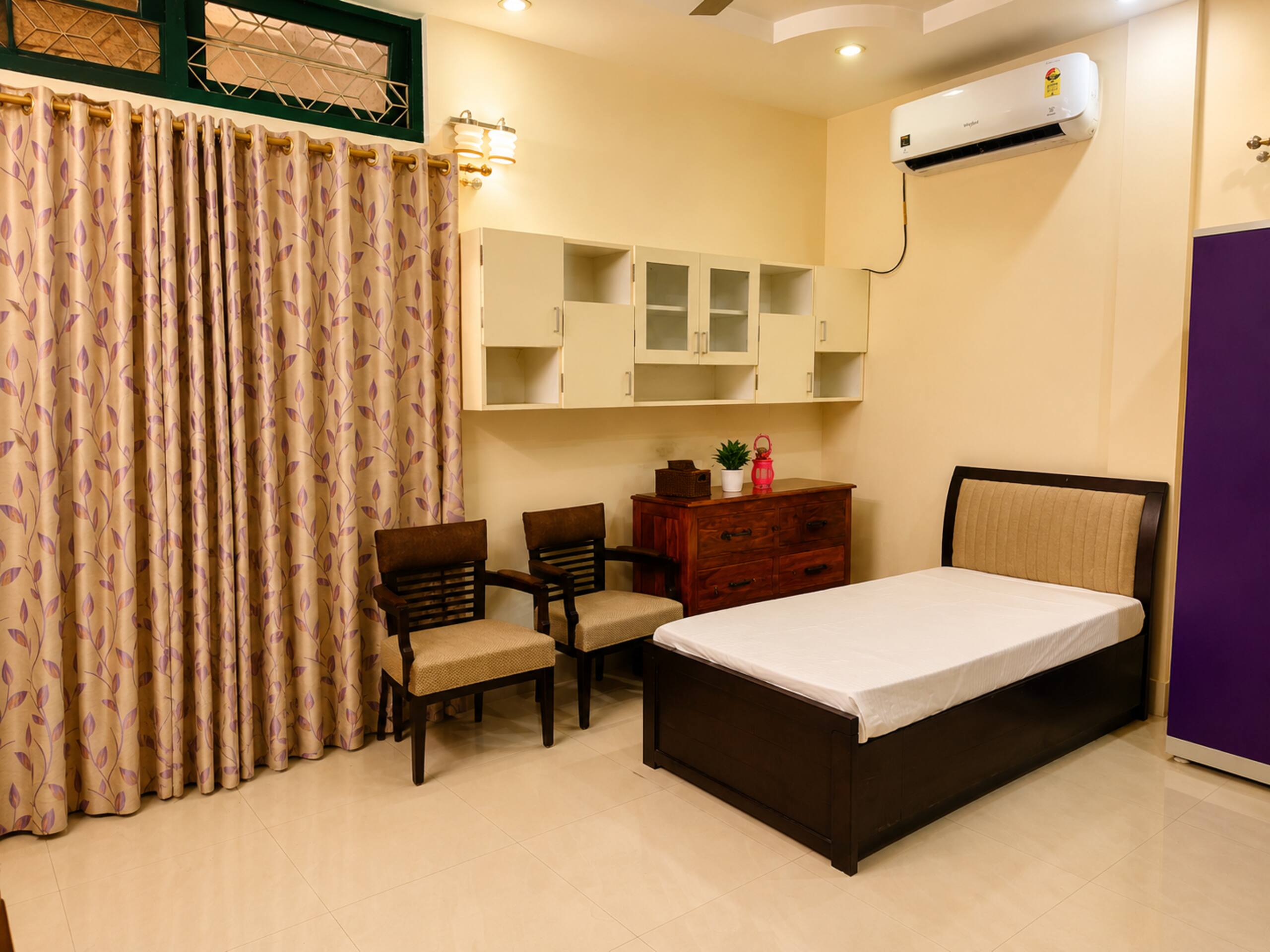 Cozy 1 BHK apartment with large balcony - Tap to explore photos
