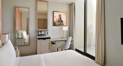 Movenpick Hotel Tahlia Jeddah Room Type - Classic Room with 1 King Bed, City Side