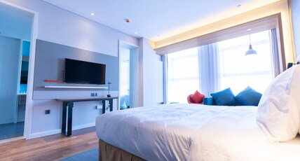 Holiday Inn Express Harbin Qunli Room Type - 1 King Standard Extra Floor Space Holiday Inn Express Harbin Qunli Room Type - 1 King Standard Extra Floor Space