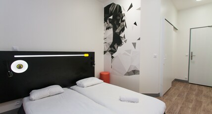 St Christophers Inn Paris Gare du Nord Room Type - Twin Room with Private Bathroom