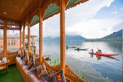 Moustache Houseboat Srinagar