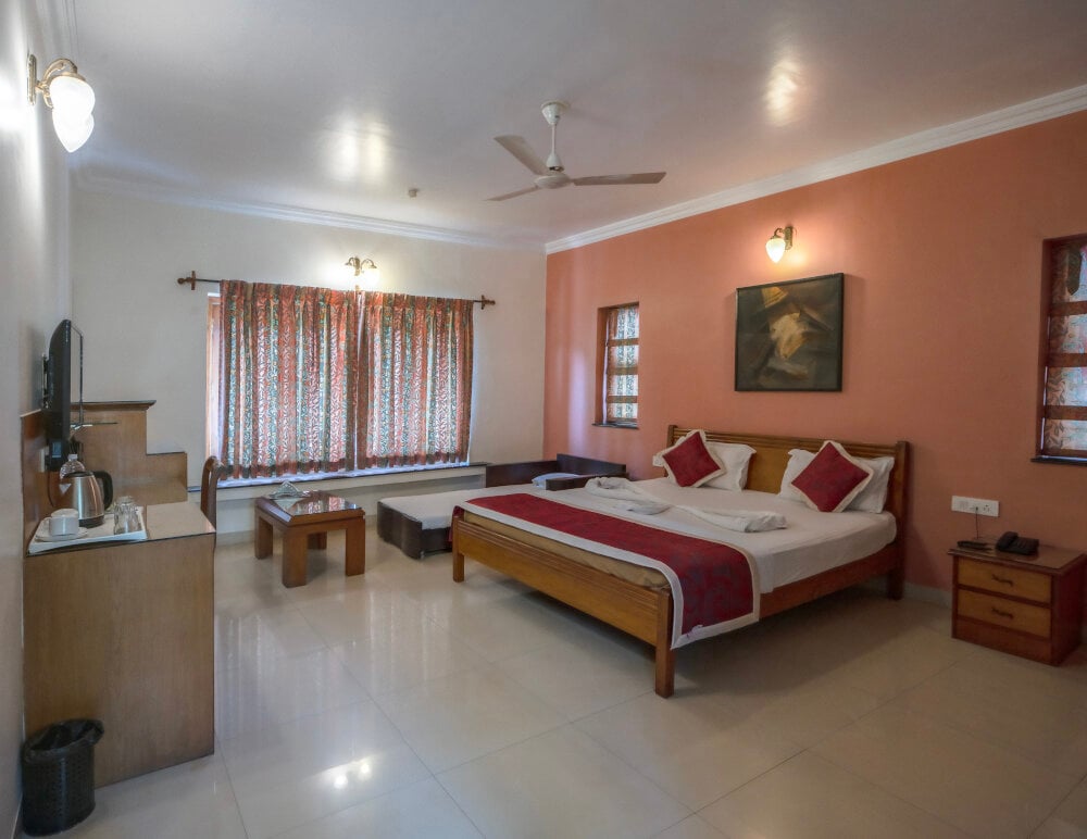 Renzos Inn - Tap to explore photos