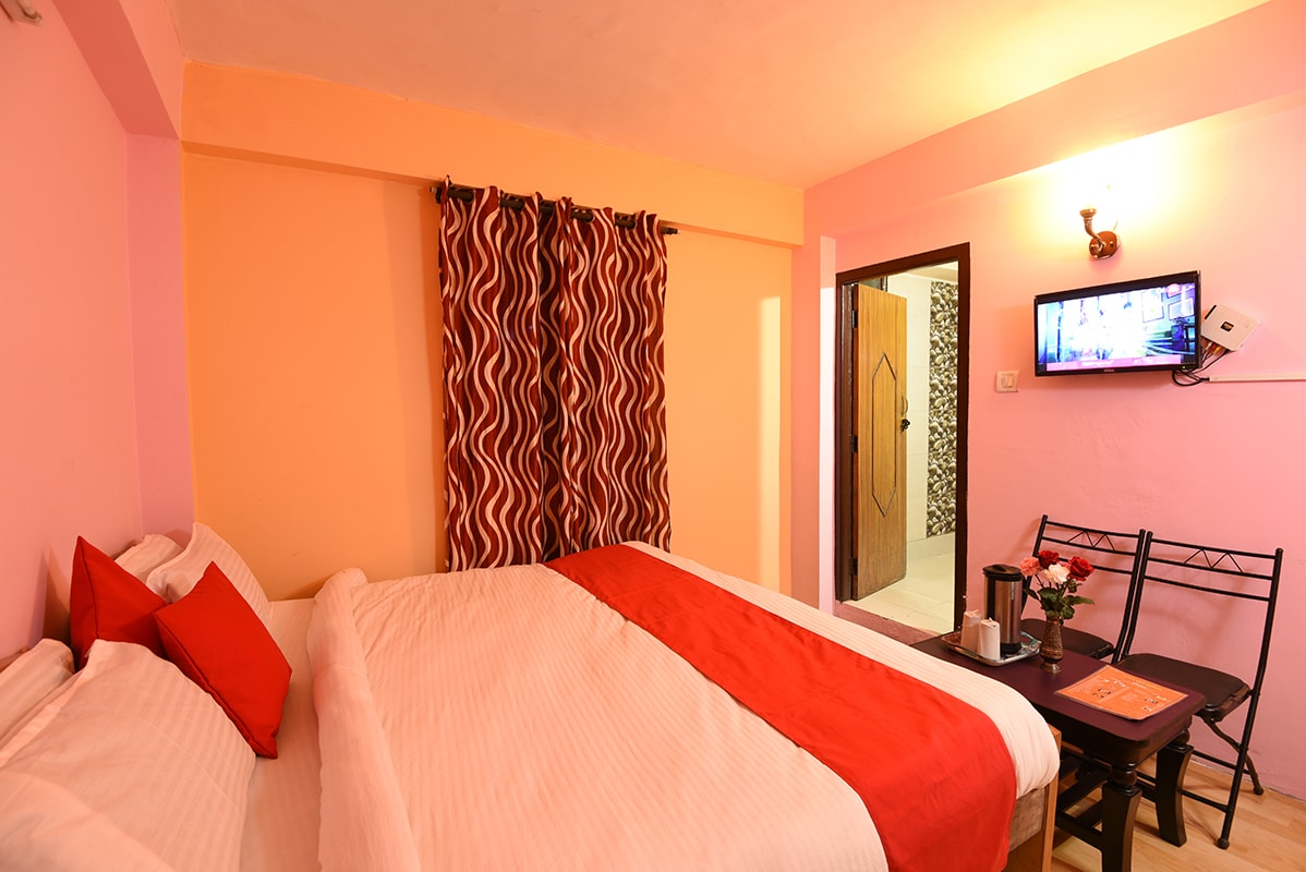 Hotel Green Leaf (500m from Mall Road) - Tap to explore photos