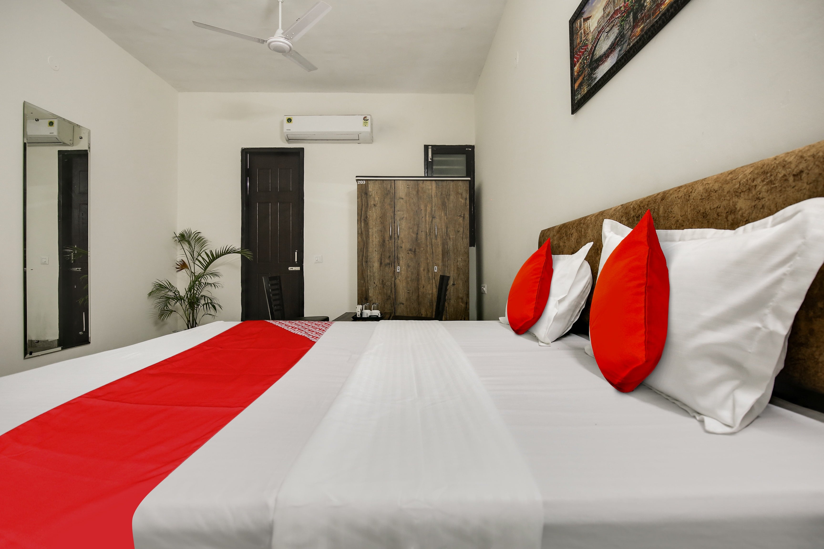 Hotel O JIHAN REGENCY - Tap to explore photos