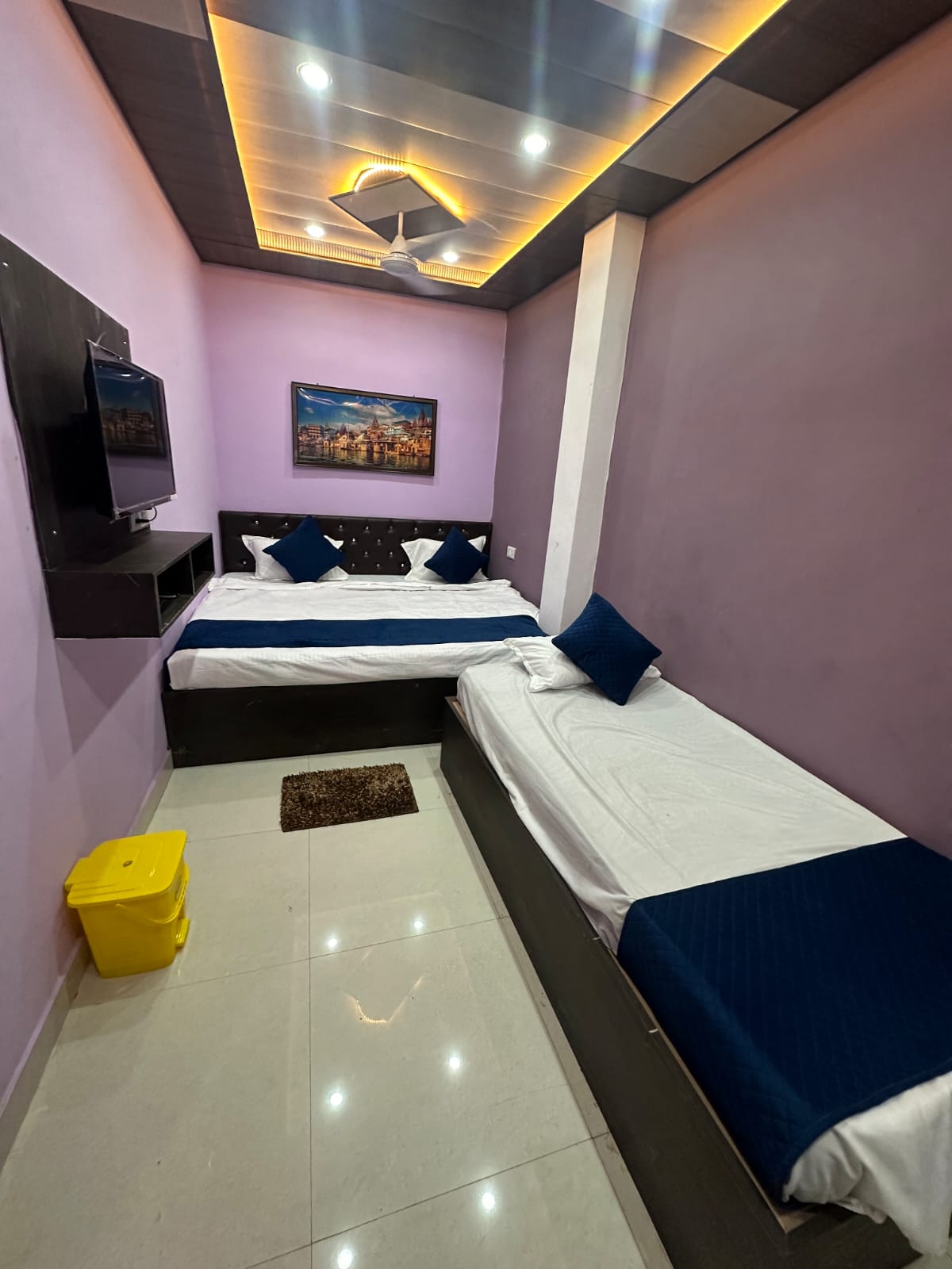 Shri ShivDarshan Guest House - Tap to explore photos