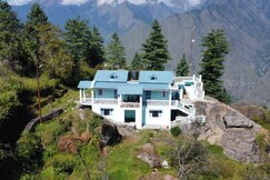 Zero Degree Homestay | Mountain-view Rooms