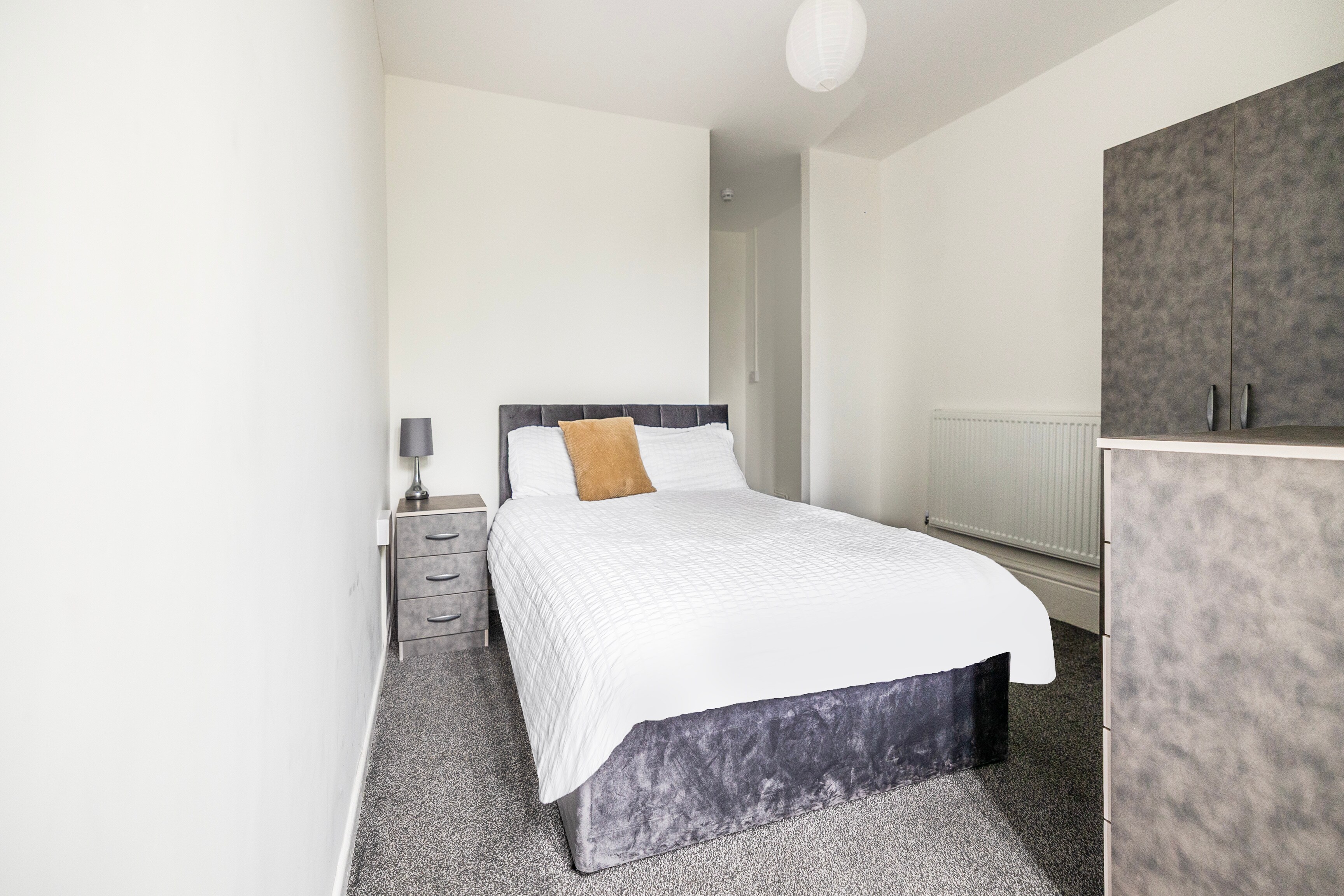 OYO A Better Night Hotel - Manchester Salford - Tap to explore photos