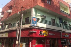 walkin shiva paying guest house