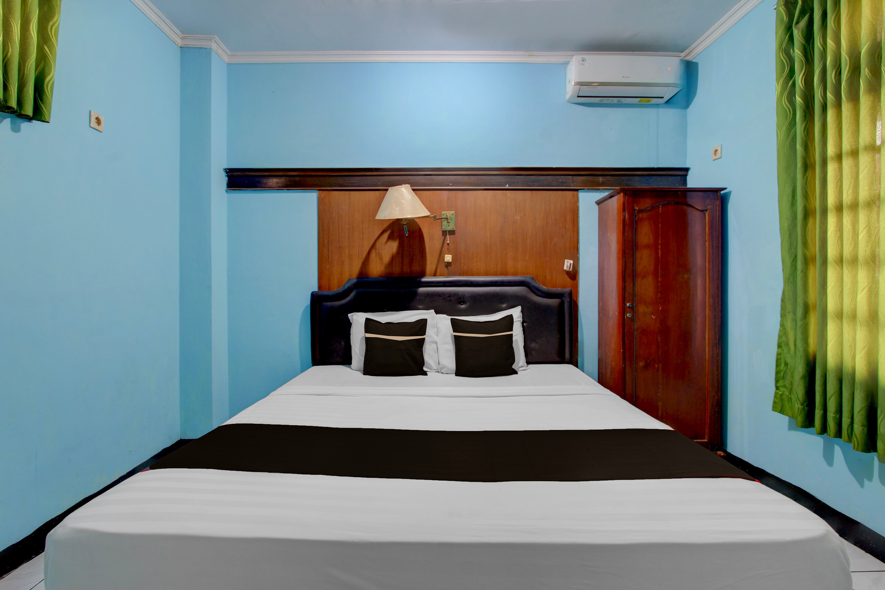 OYO 95140 Metro Guest House - Tap to explore photos