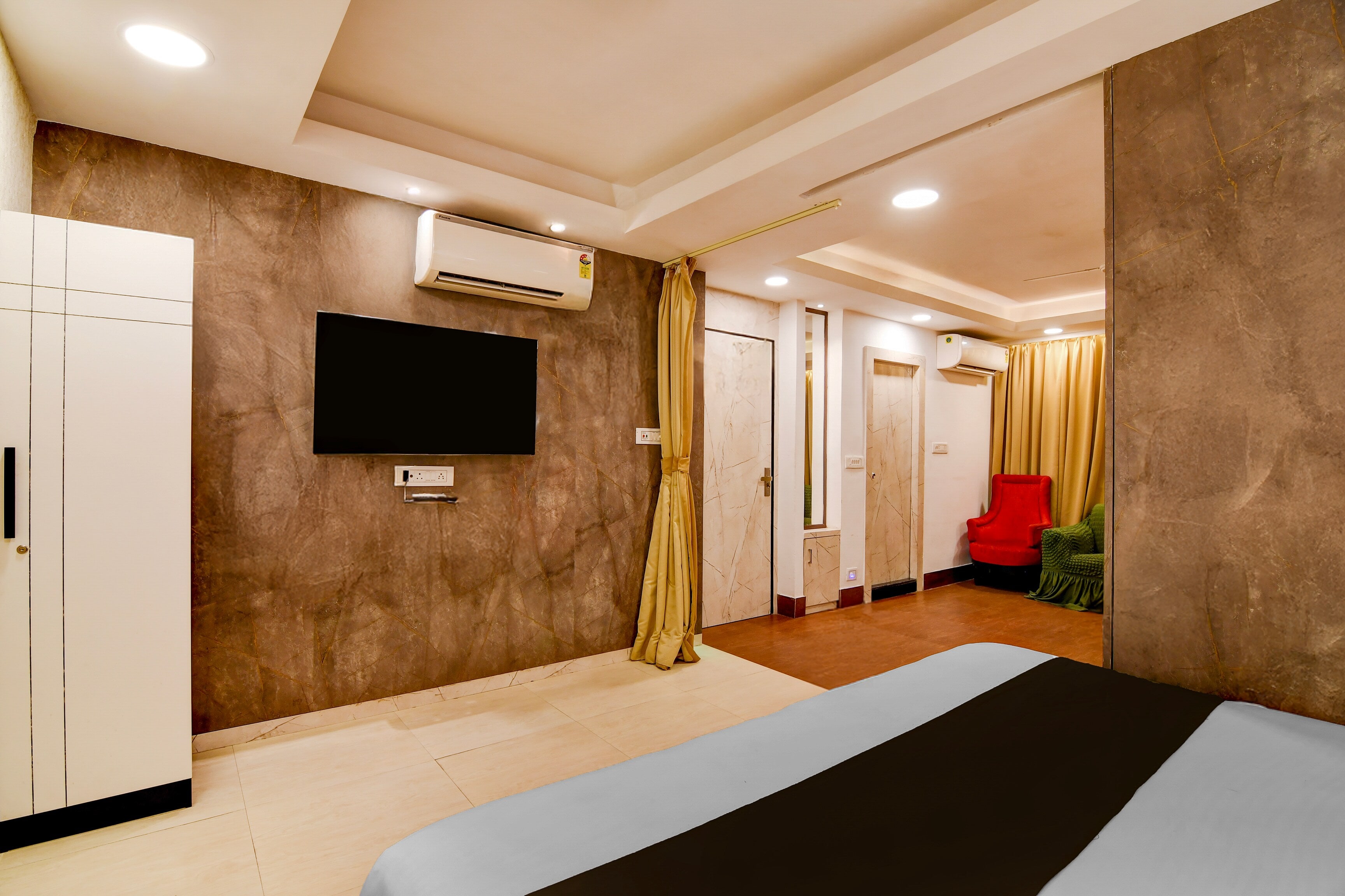 Townhouse Oak Ballygunge Formerly Hotel Lovelock - Tap to explore photos