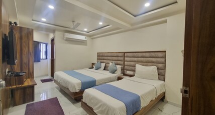 HOTEL ROYAL GRAND Room Type - THREE BED FAMILY ROOM