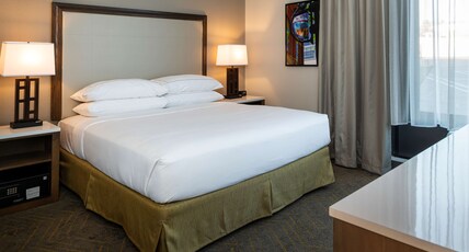 DoubleTree by Hilton Madison East Room Type - 1 K STDO STE HEAR ACC