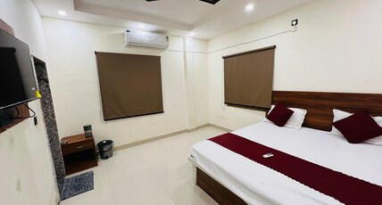 Unnati Paying Guest House | Near Kal Bhairav Temple Room Type - Deluxe Double Bed room