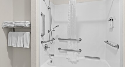 Candlewood Suites HAZLETON, an IHG hotel Room Type - 1 Queen 1 Bedroom Ste Mobil Access Tub Candlewood Suites HAZLETON, an IHG hotel Room Type - 1 Queen 1 Bedroom Ste Mobil Access Tub
