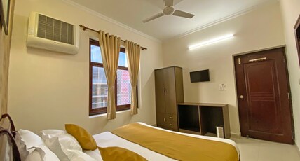 Hotel Nirvana Palace Near Parmarth Niketan Room Type - Deluxe Delight Room