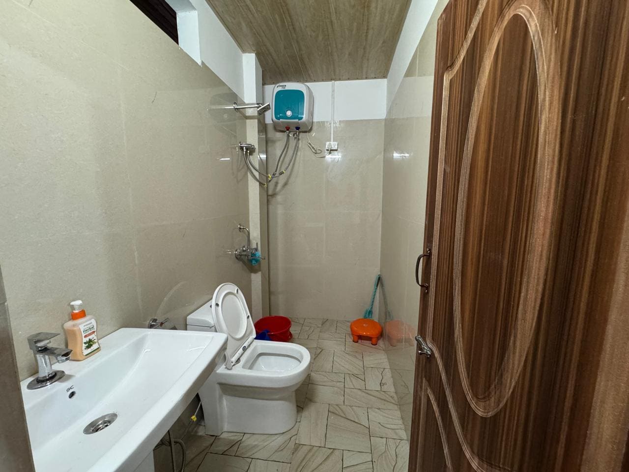 Tinchuley Homestay - Tap to explore photos