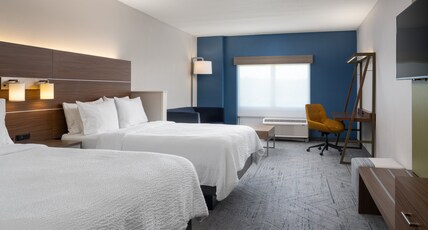 Holiday Inn Express & Suites TRINITY Room Type - 2 Queen Beds Suite Sofa Bed Lake View