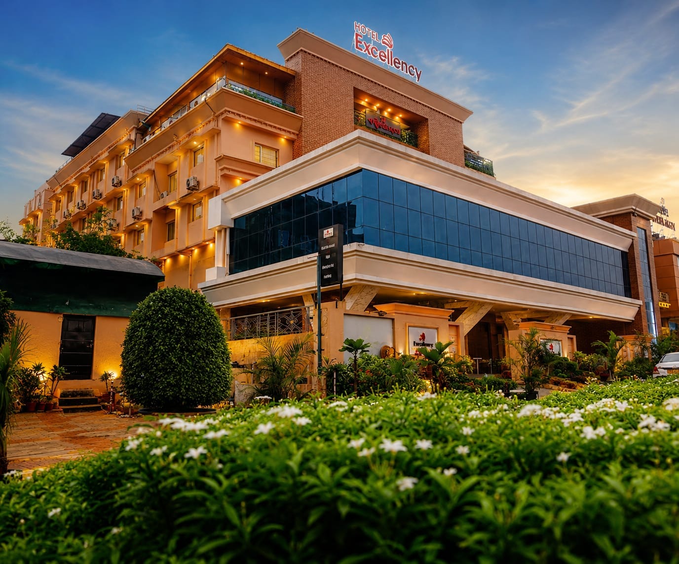 Hotel Excellency - Tap to explore photos