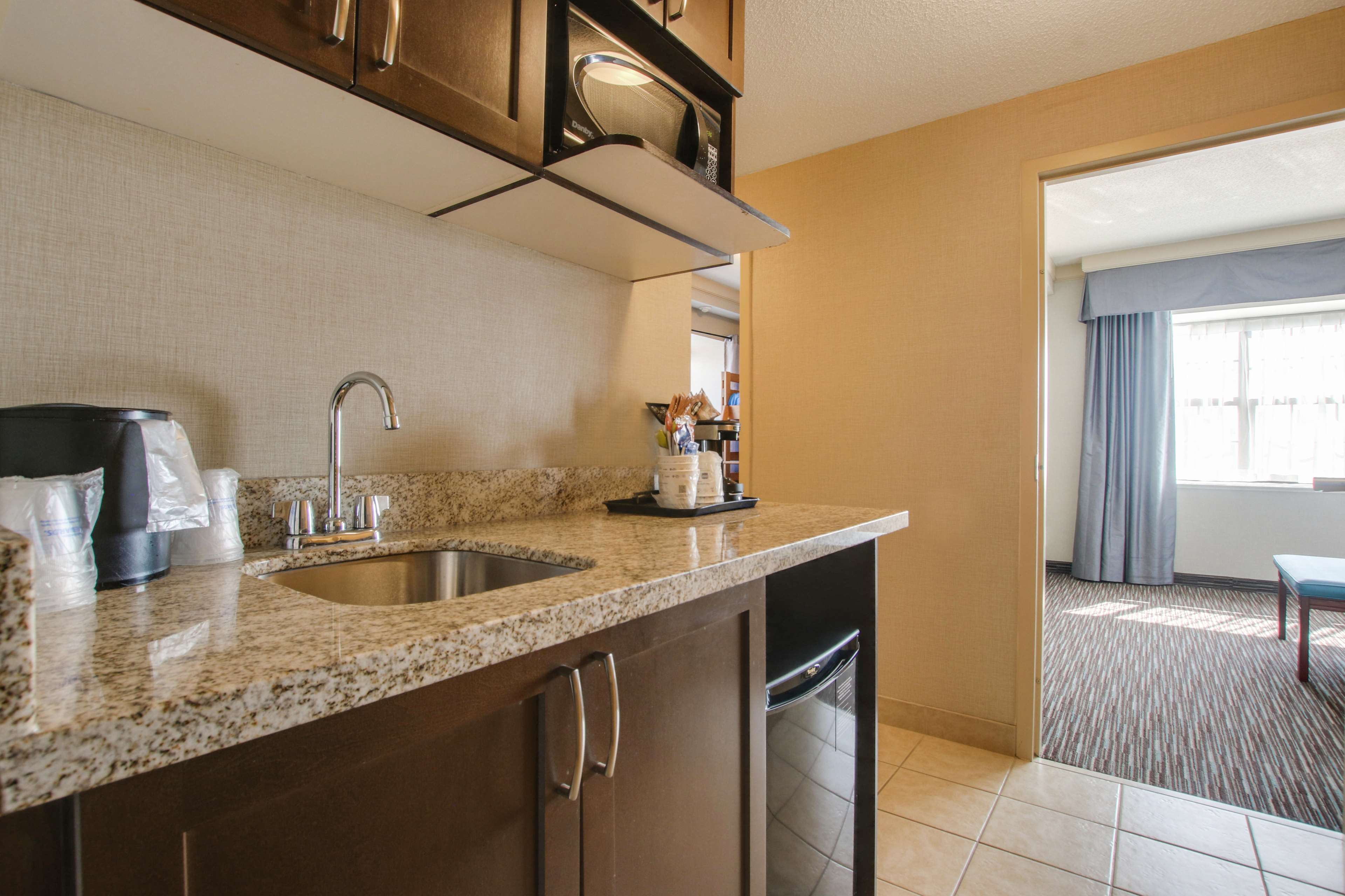 Best Western Brantford Hotel & Conference Centre - Tap to explore photos