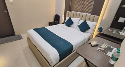 HOTEL TRITON Room Type - Super Deluxe Room