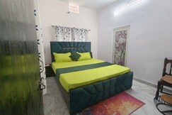 Mukund paying guest house