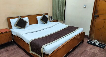 Hotel Vandana Room Type - Deluxe Room