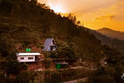 Shree Stays Cozy Hillside Retreat