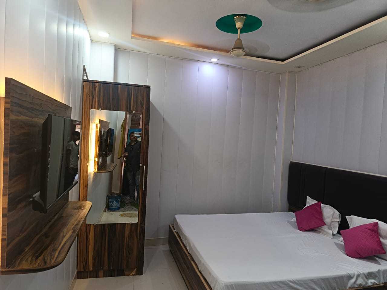 Hotel O Kashi Basera Paying Guest House Sunbeam Bus Station - Tap to explore photos