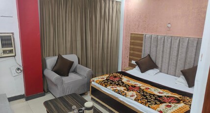 Hotel Royal Palace Room Type - Suite Room with AC