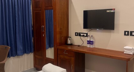 Vallimony Luxury Stays- Padmanabhaswamy Temple Room Type - Double Room