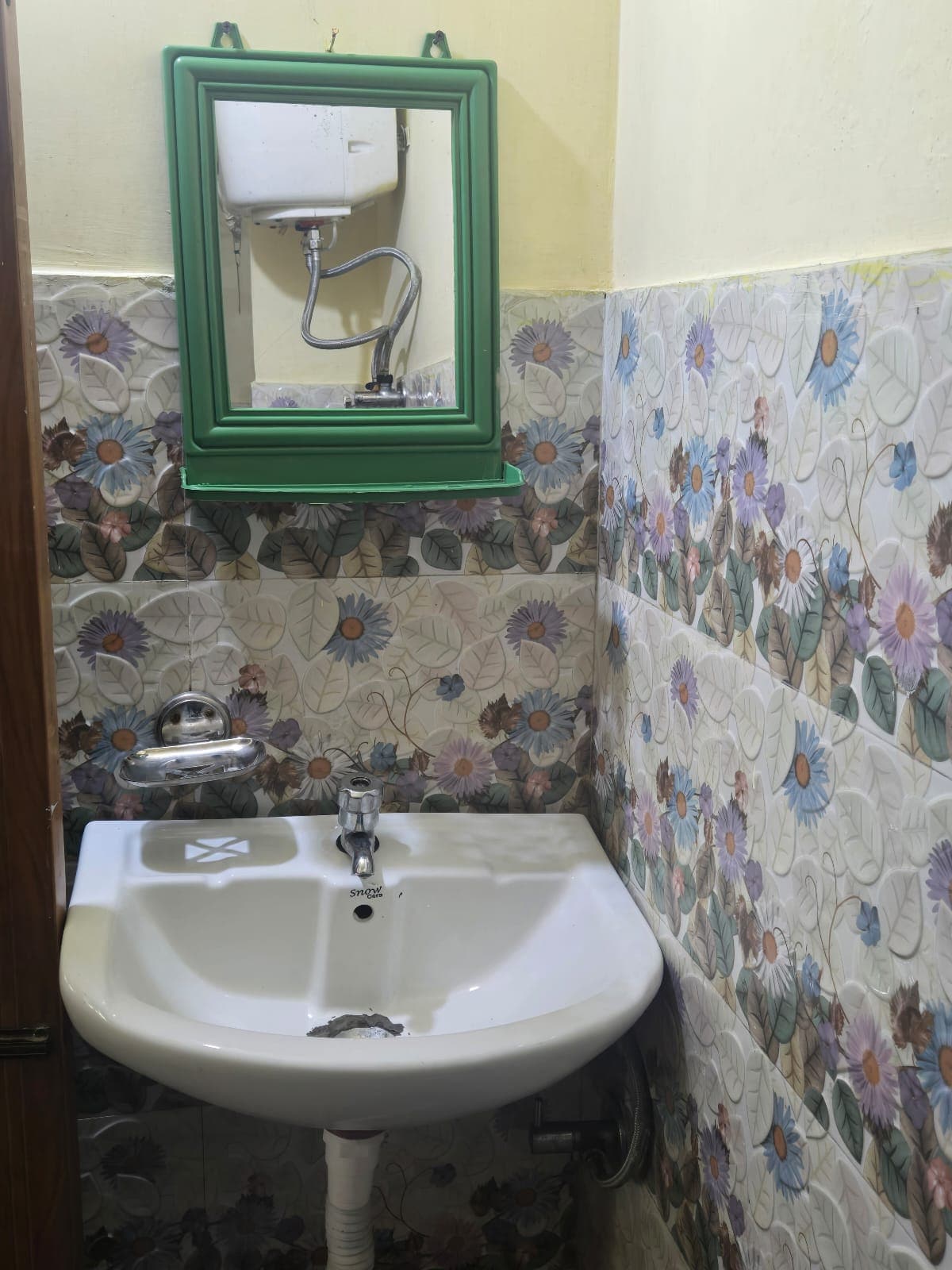 Pleasant Mountain view homestay - Tap to explore photos