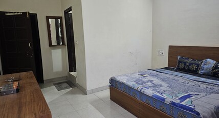 Chandresh Home Stay Room Type - Deluxe Room