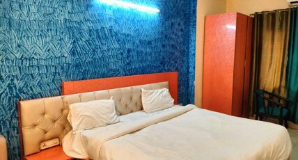 Hotel O Alpha 1 Metro Station Room Type - Classic