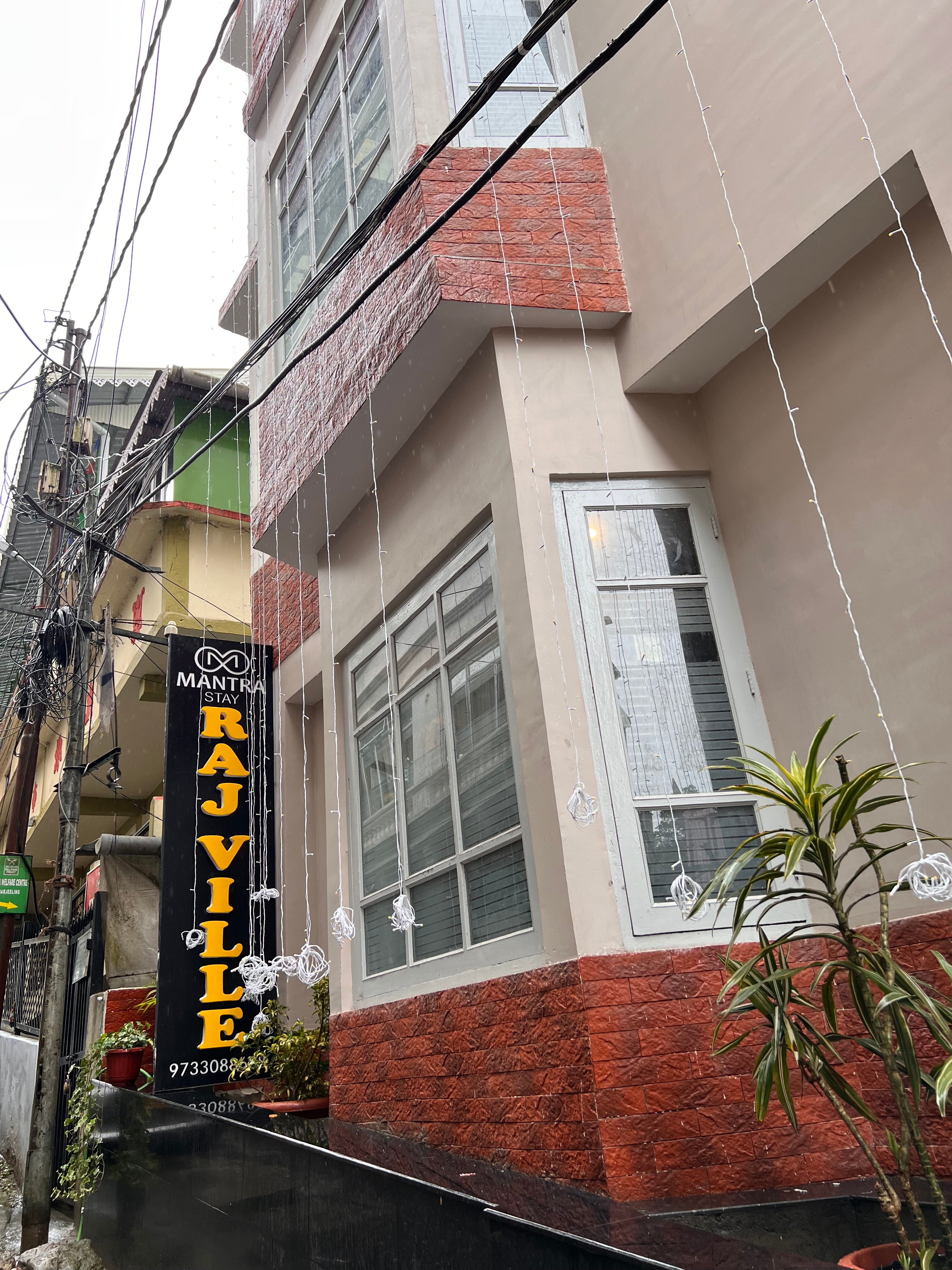Raj Ville Hotel in Darjeeling Near Mall Road - Tap to explore photos